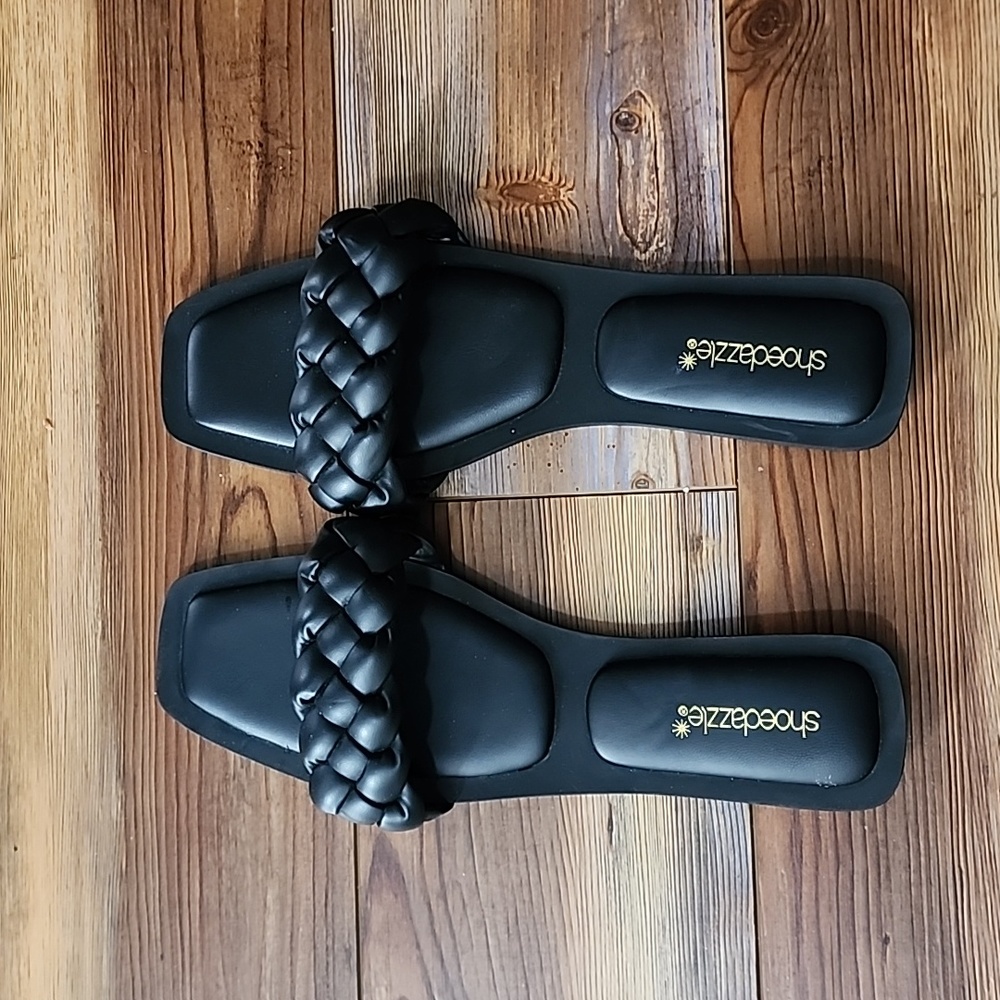 Black Sandal Shoedazzle size 11